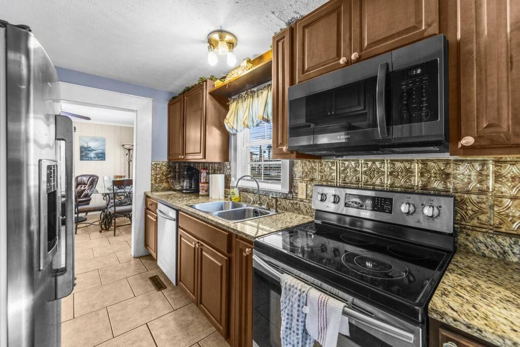 Dazzling Centrally Located Ocean View W 2 Kings, Huge Private Yard, 2 Decks, Firepit, Bbq Myrtle Beach Eksteriør bilde